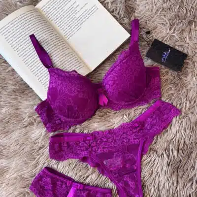 conjunto amara em renda sensual com bojo e persex – vista frontal